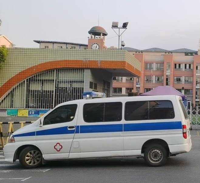 藤县救护车出租护送骨折病人一公里多少钱